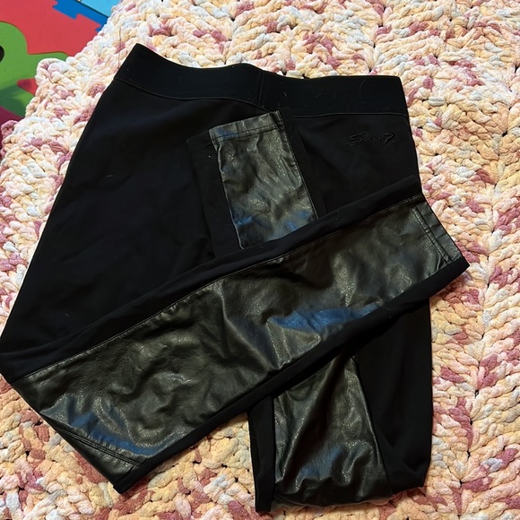Faux leather black leggings size 26 - Picture 4 of 7